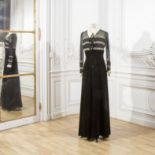 Marcel ROCHAS, collection Haute Couture, circa 1938. Robe du soir longue en velours et mousselin...