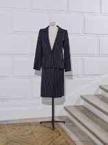 Yves SAINT LAURENT, collection Haute Couture, Automne-Hiver 1999. Tailleur en toile de laine mar...