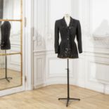 HERMES, collection Couture, circa 1940. Veste en drap de laine noir.