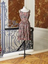 Nina RICCI, collection Haute Couture, circa 1955. Robe de jour en soie. Directeur artistique: Ju...