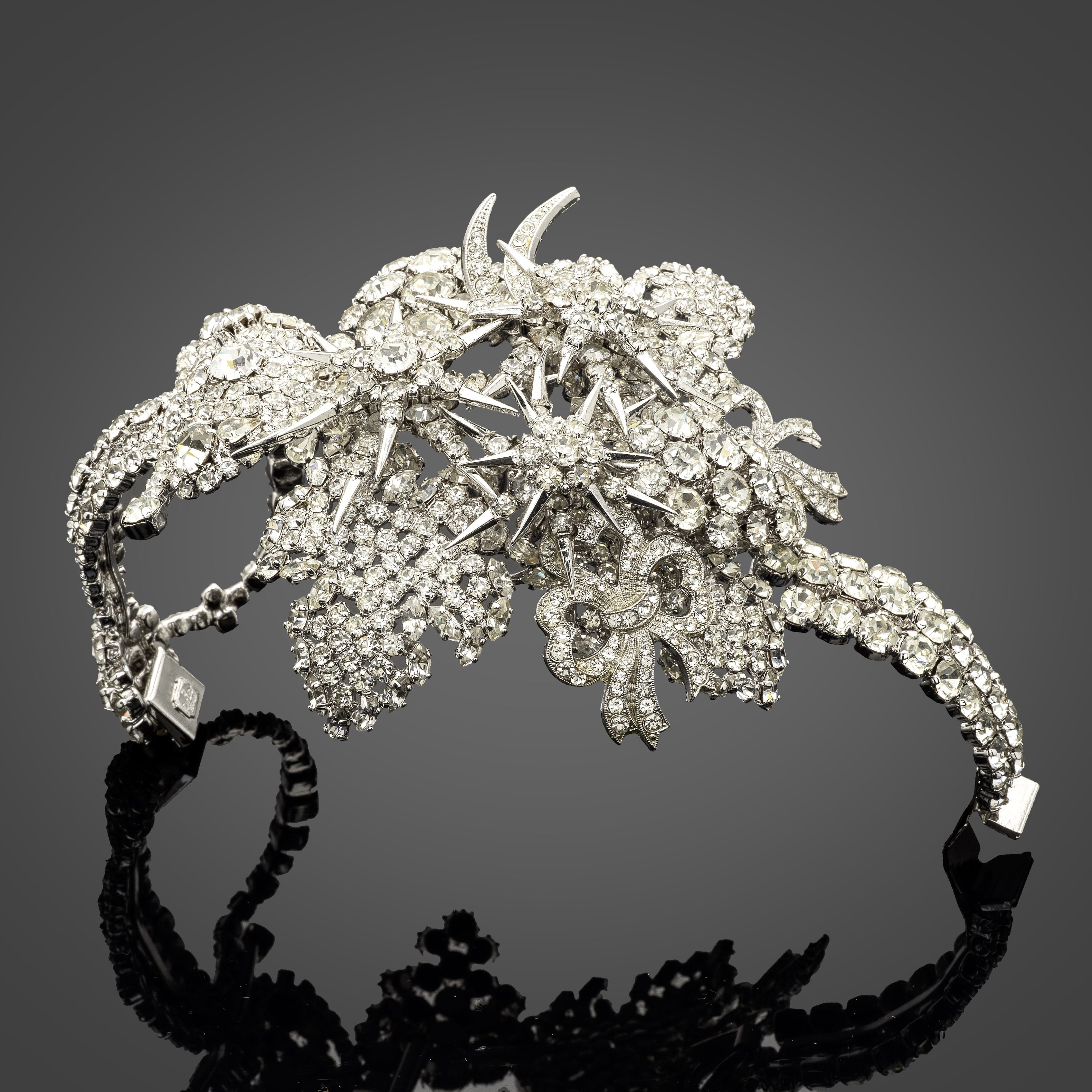 Christian DIOR, collection Haute Couture Automne/Hiver 1990. Important bracelet fa&#231;on joail...