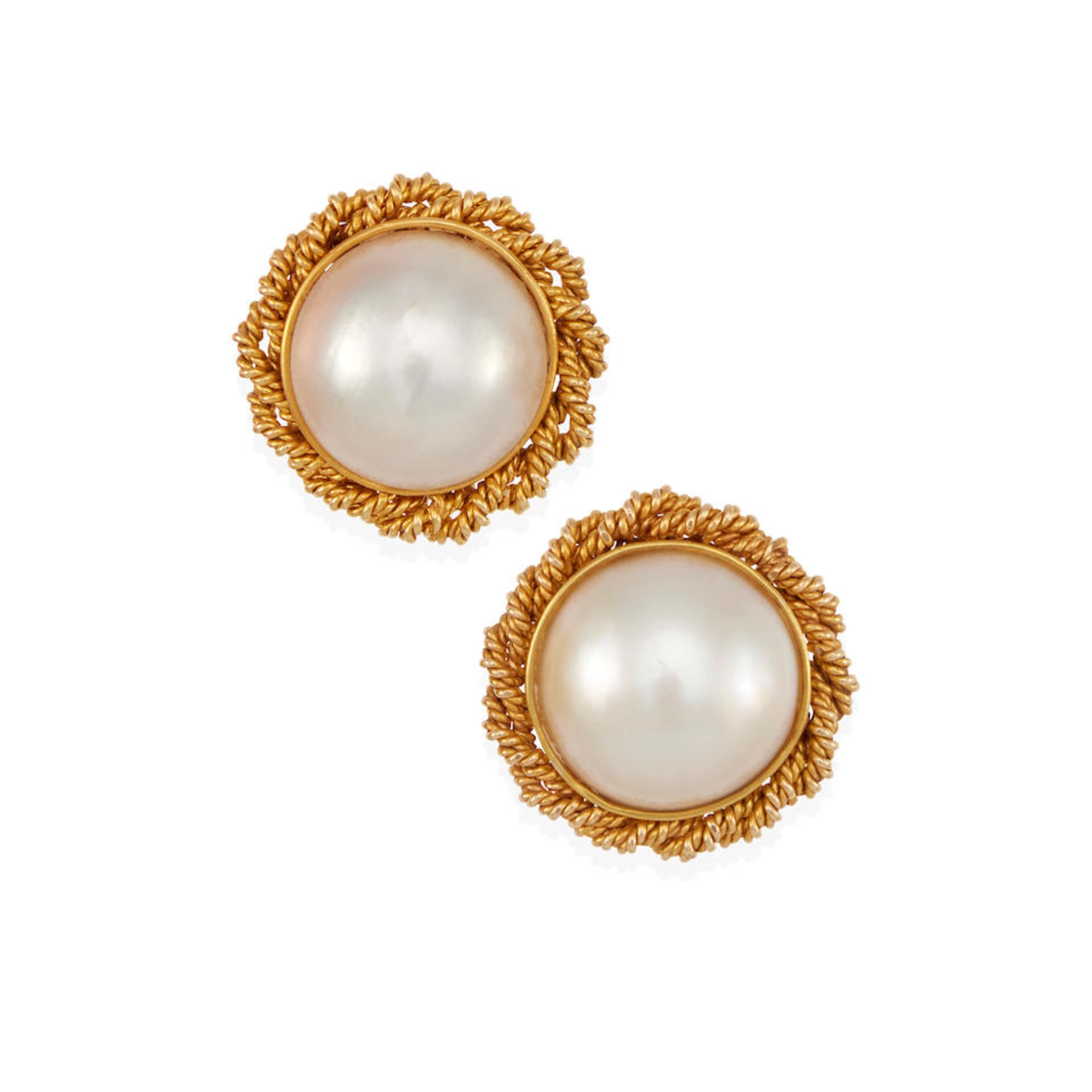 A PAIR OF 14K GOLD AND MABÉ PEARL EARCLIPS