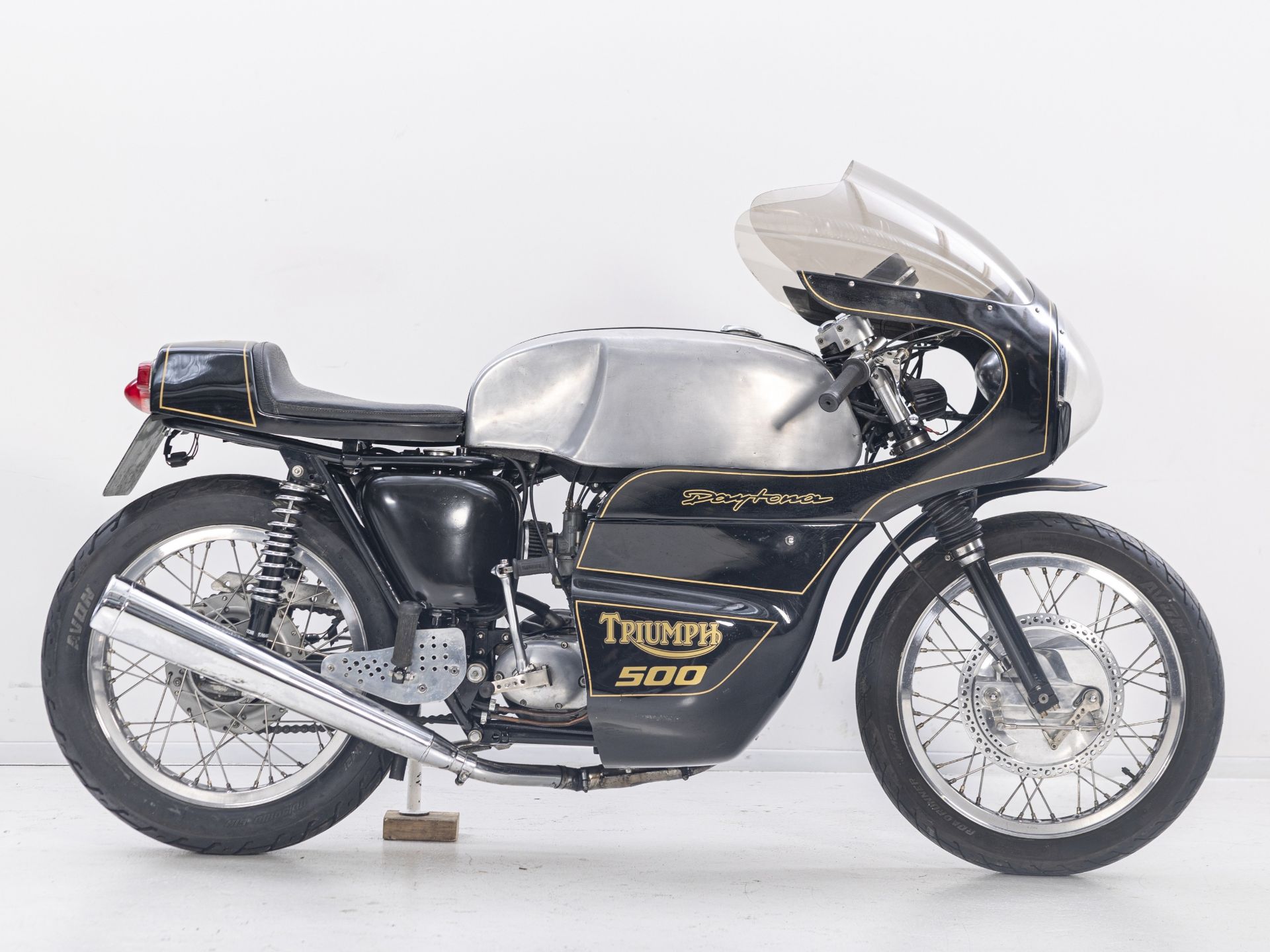 1971 Triumph 490cc T100R Daytona Caf&#233; Racer Frame no. obscured by fuel tank (NE01342 to V5C...