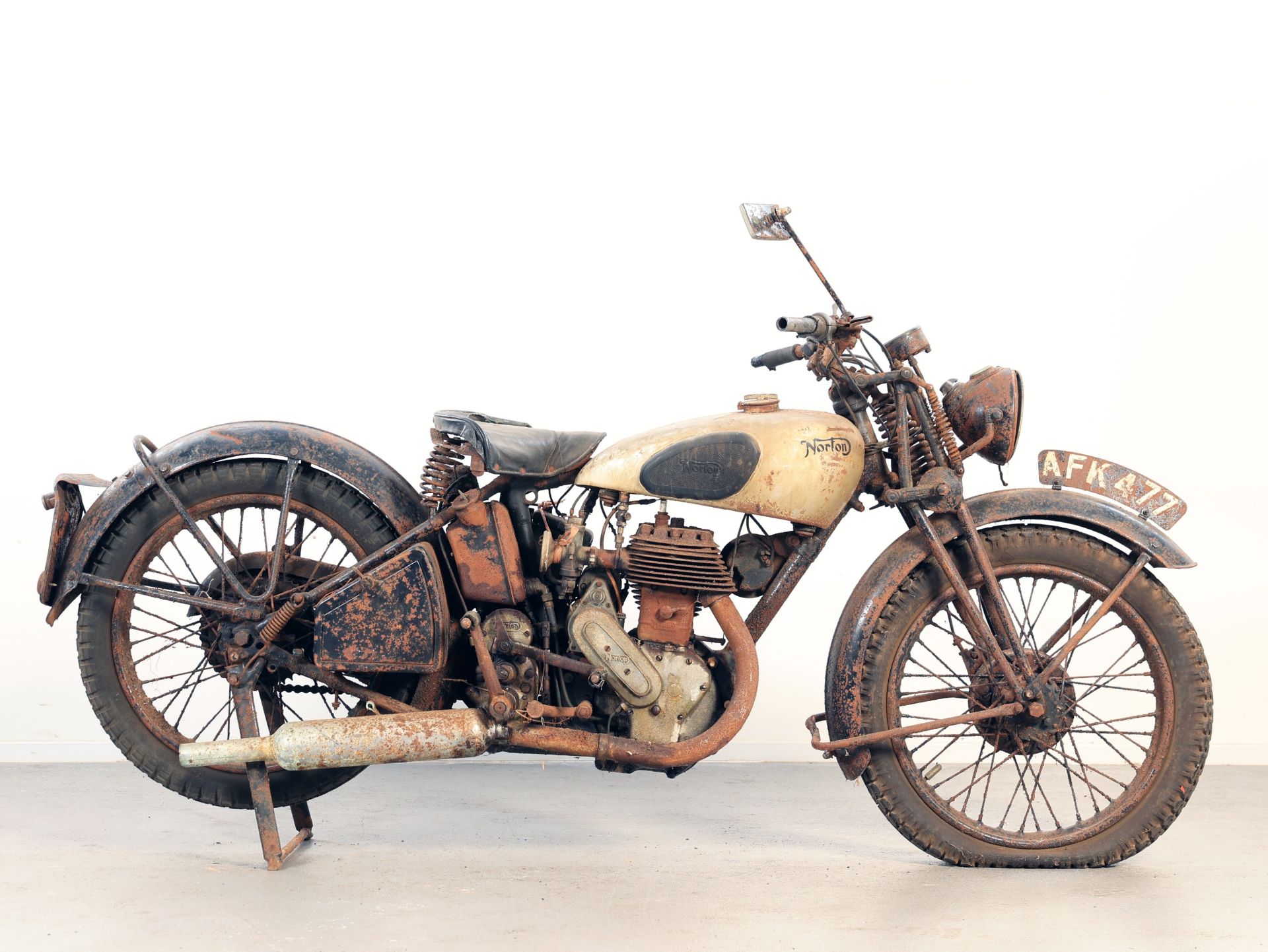 Property of a deceased's estate, c.1939 Norton 490cc Model 16H Project Frame no. 10299 N Engi...