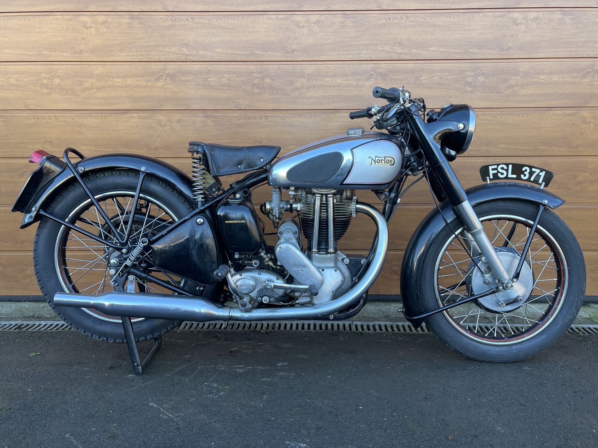 Property of a deceased's estate, c.1955 Norton 490cc Model 18 Frame no. K3 63659 Engine no. K3 ...