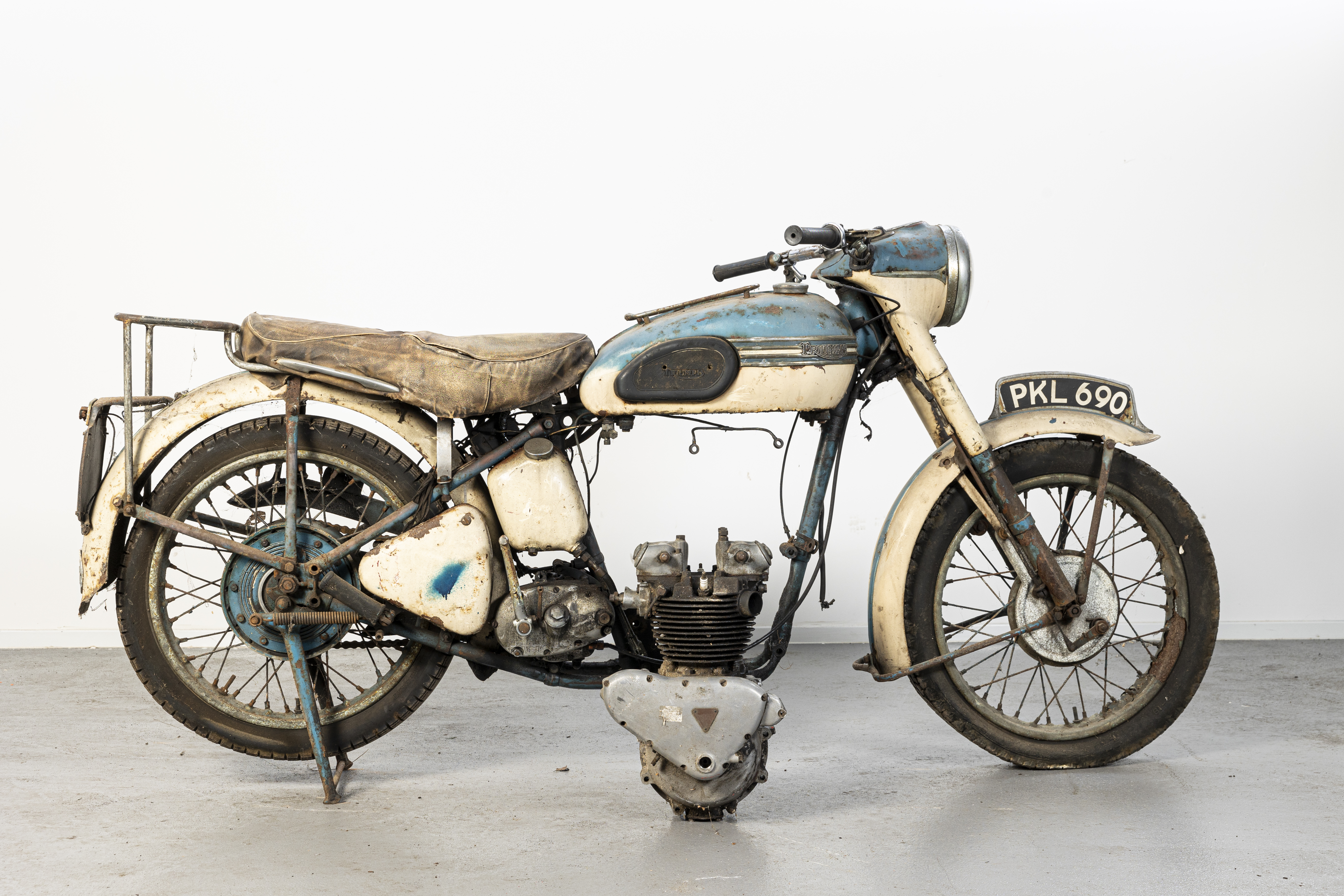 Property of a deceased's estate, c.1952 Triumph 498cc Project Frame no. 32142 Engine no. None Pr...