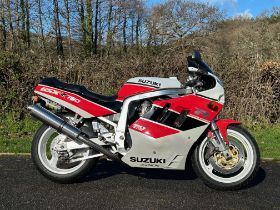 1990 Suzuki GSX-R750L Slingshot Frame no. GR7AA-100777 Engine no. R716-101066