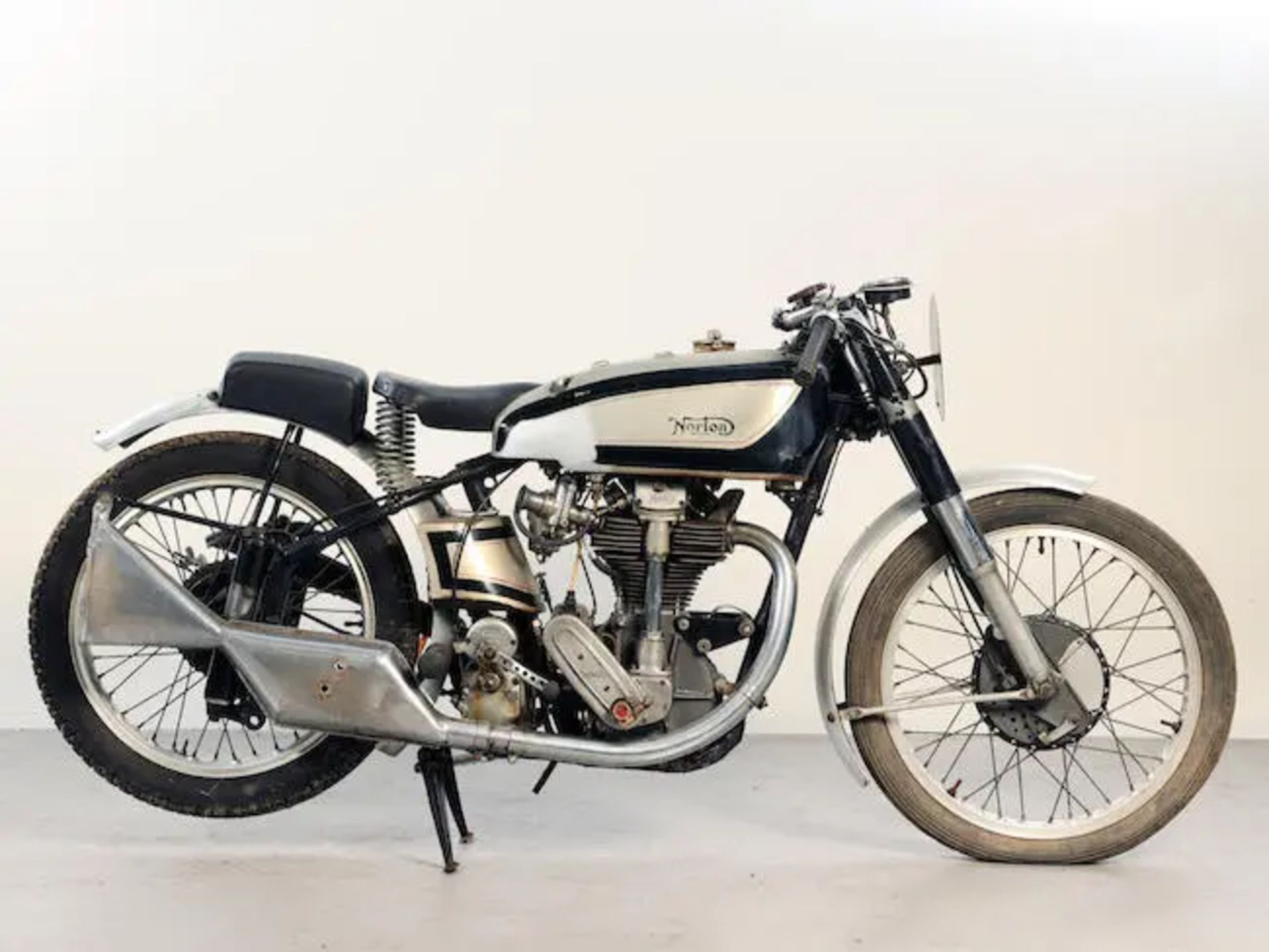 Property of a deceased's estate, c.1947 Norton 348cc Manx Special Frame no. B10M (serial number...