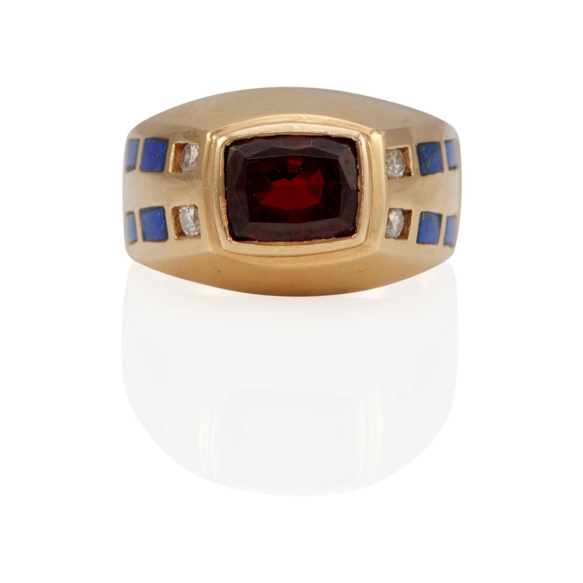 A 14K GOLD, GARNET, LAPIS LAZULI AND DIAMOND RING