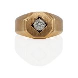 A 14K GOLD AND DIAMOND RING