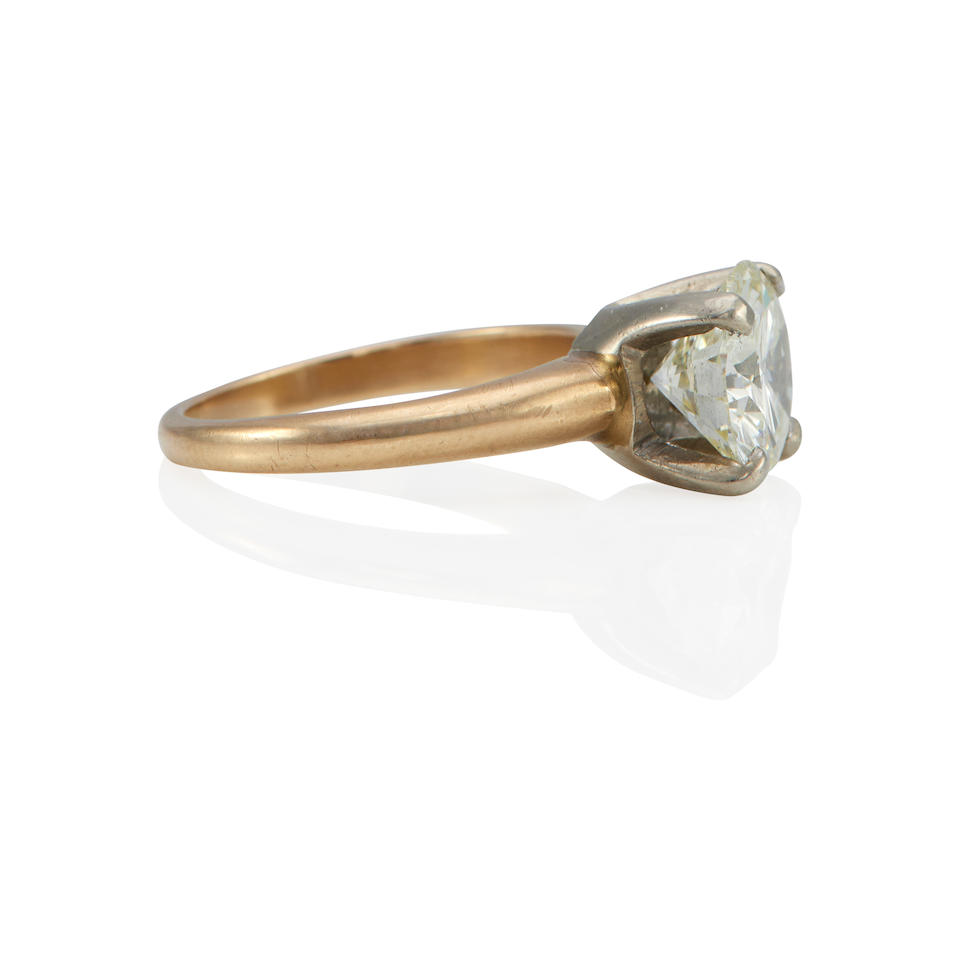 A 14K BI-COLOR GOLD AND DIAMOND SOLITAIRE RING - Image 3 of 4