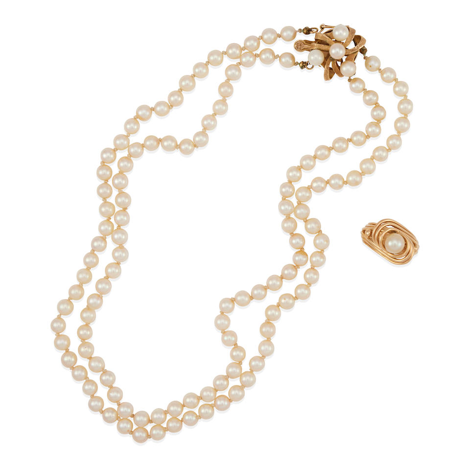 A GOLD AND CULTURED PEARL NECKLACE AND RING