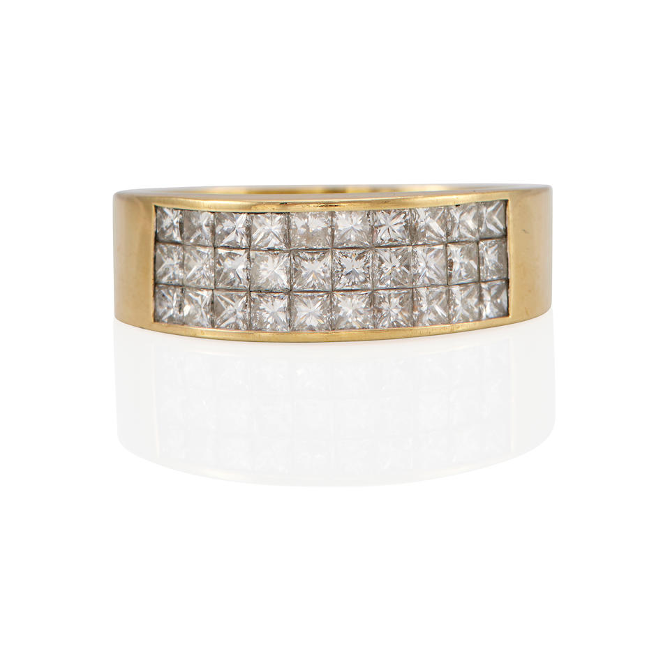 AN 18K GOLD AND DIAMOND RING