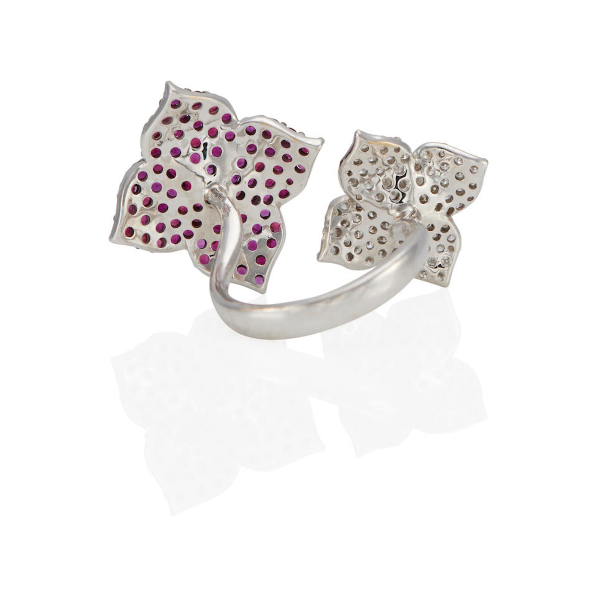 PIRANESI: AN 18K WHITE GOLD, RUBY AND DIAMOND RING - Image 2 of 3