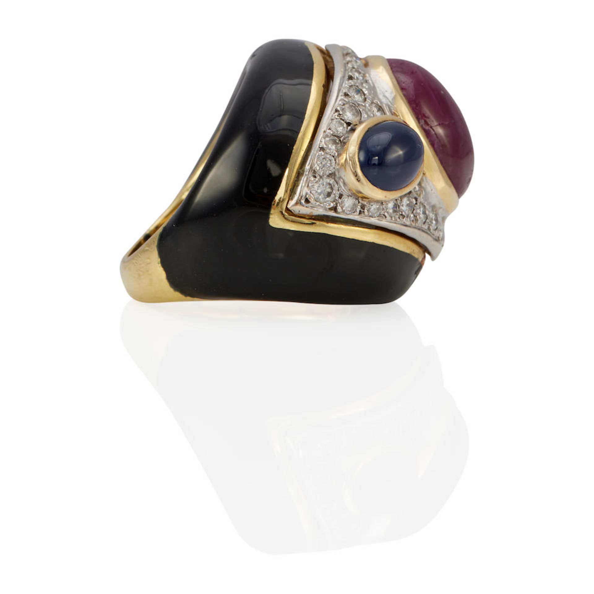 AN 18K GOLD, ENAMEL, GEM-SET AND DIAMOND RING - Bild 3 aus 3