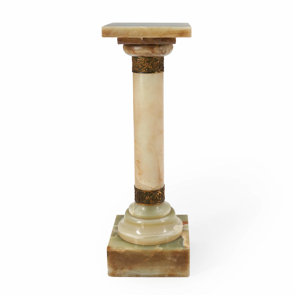 GREEN ONYX PEDESTAL