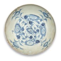 CHINESE EXPORT BLUE AND WHITE PORCELAIN DISH