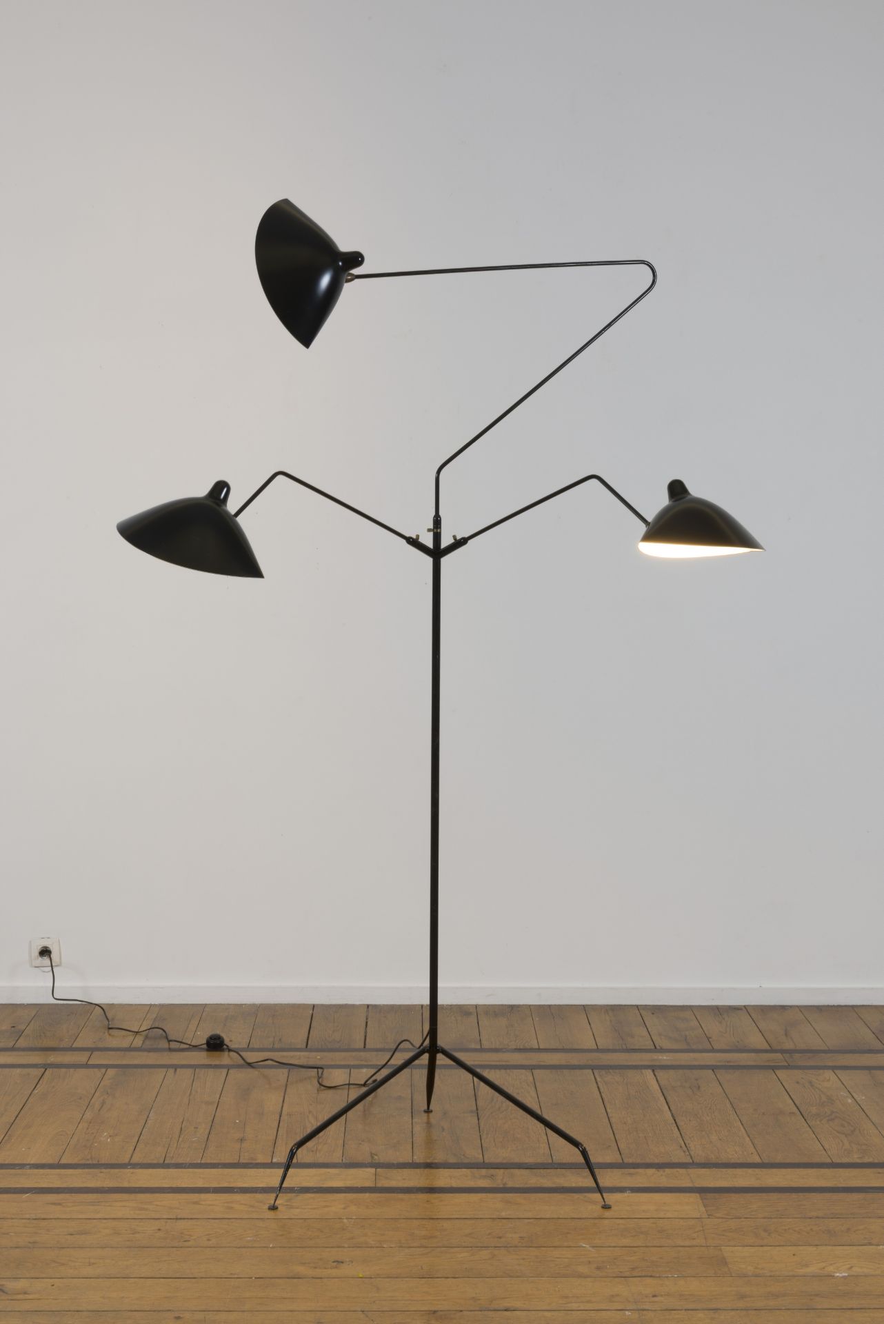 Editions Serge Mouille. Lampadaire trois bras pivotants, num&#233;ro de s&#233;rie ESM 08.357, c...