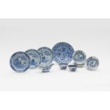 CHINE. Ensemble en porcelaine, comprenant un grand plat, trois assiettes creuses, quatre petites...