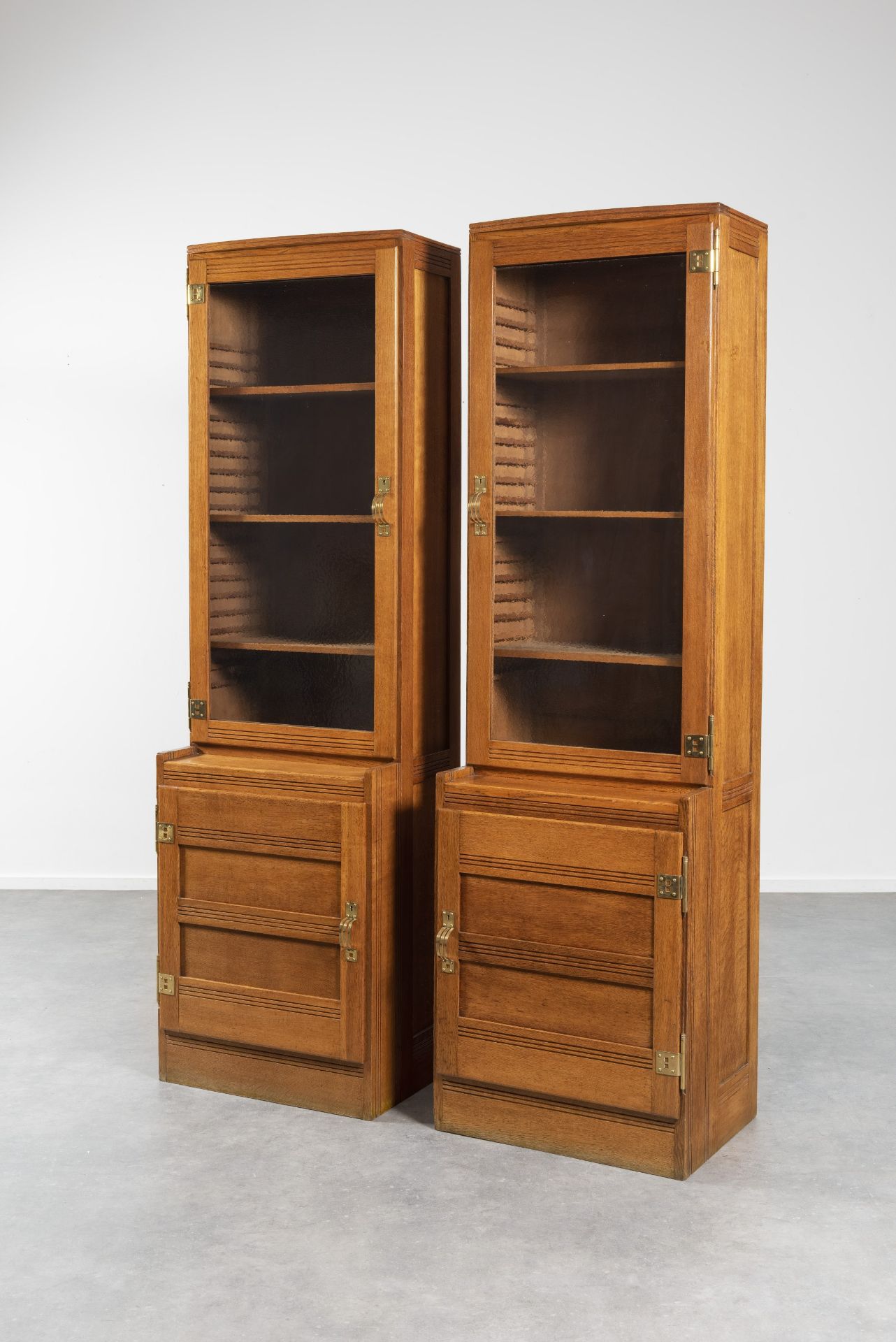 GUSTAVE SERRURIER-BOVY (1858-1910) Paire de biblioth&#232;ques ou vitrines combinables en ch&#23...