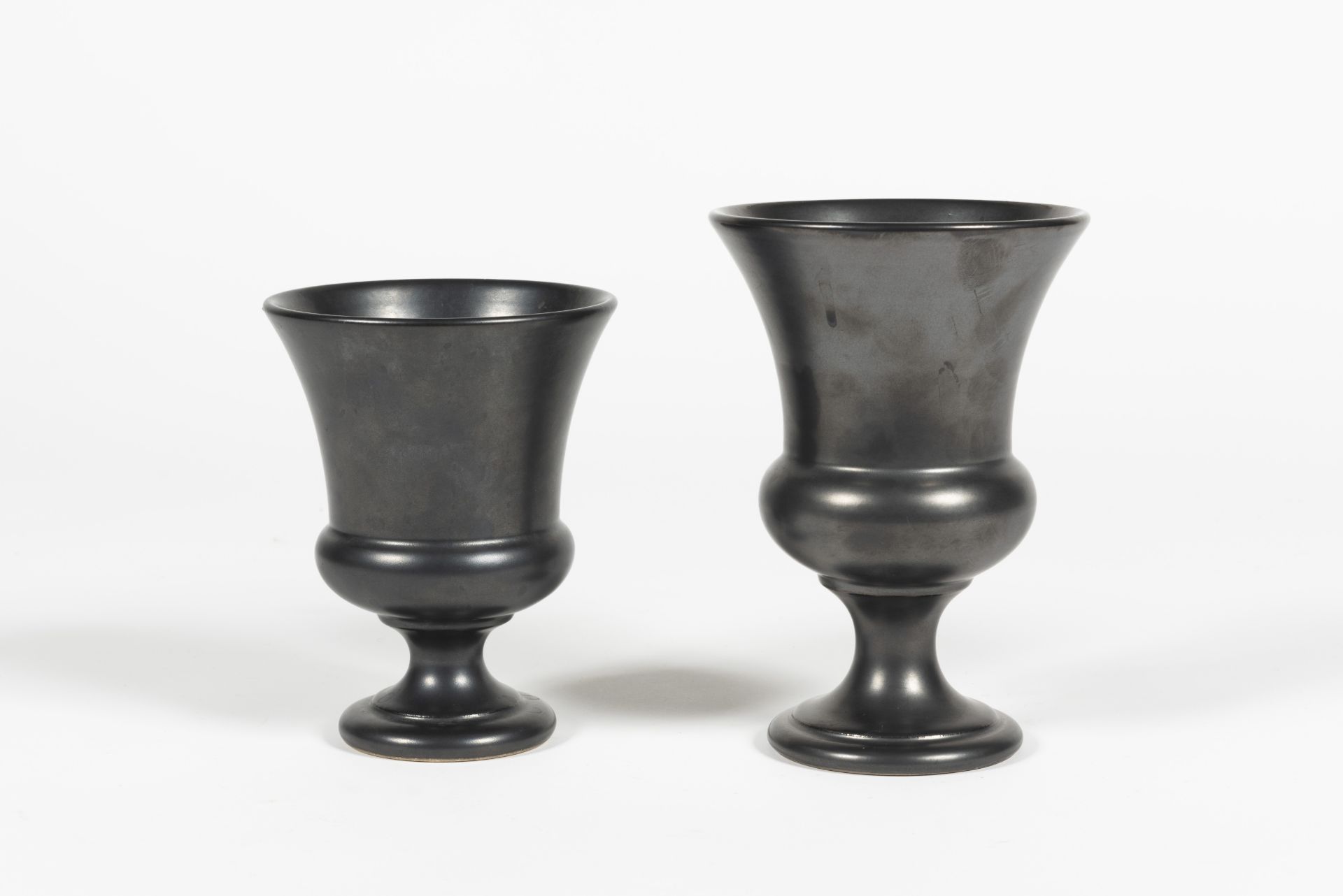 POL CHAMBOST (1906-1983) Suite de deux vases M&#233;dicis en c&#233;ramique &#233;maill&#233;e n...