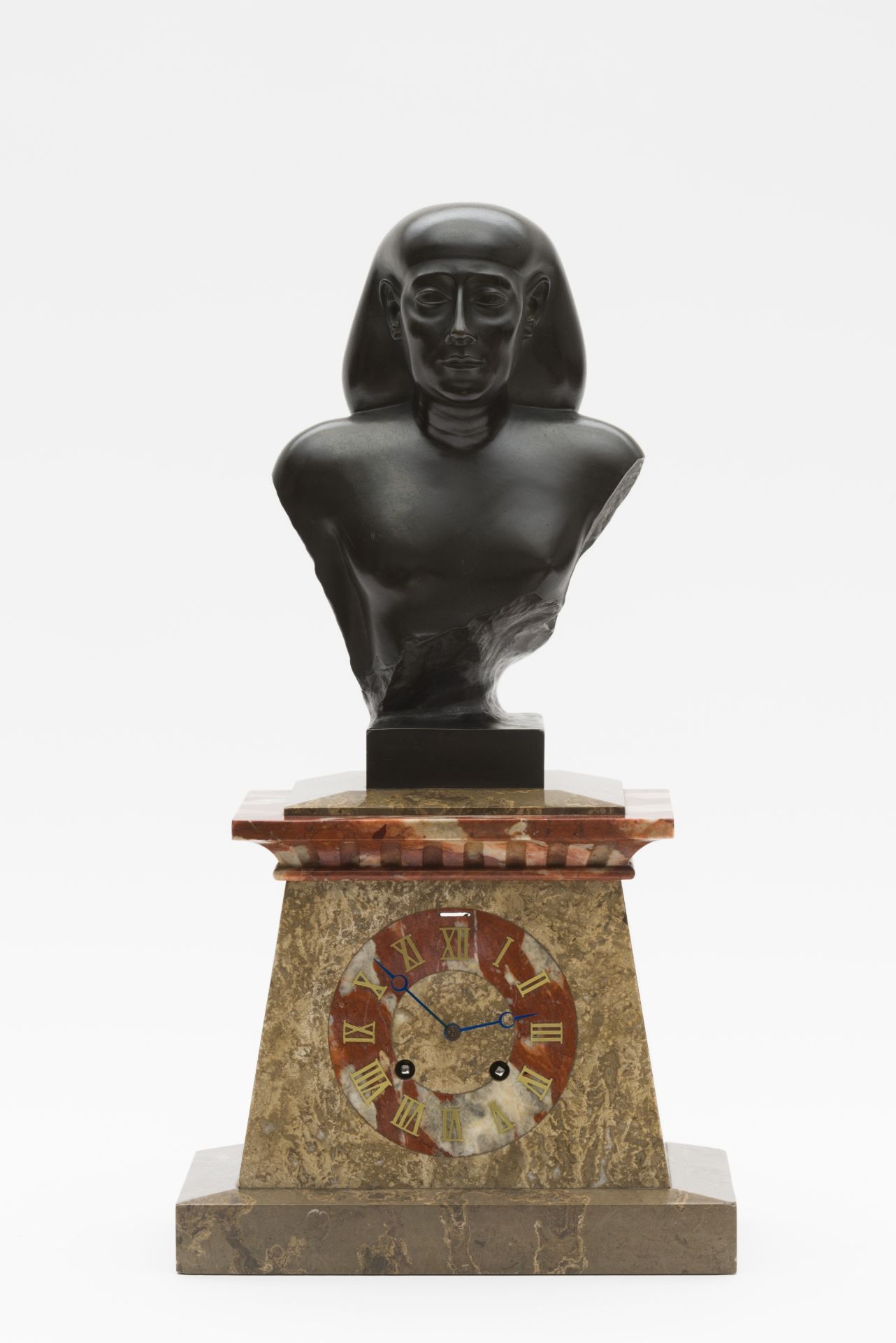 Pendule dite Retour d'Egypte en marbre et bronze, circa 1930