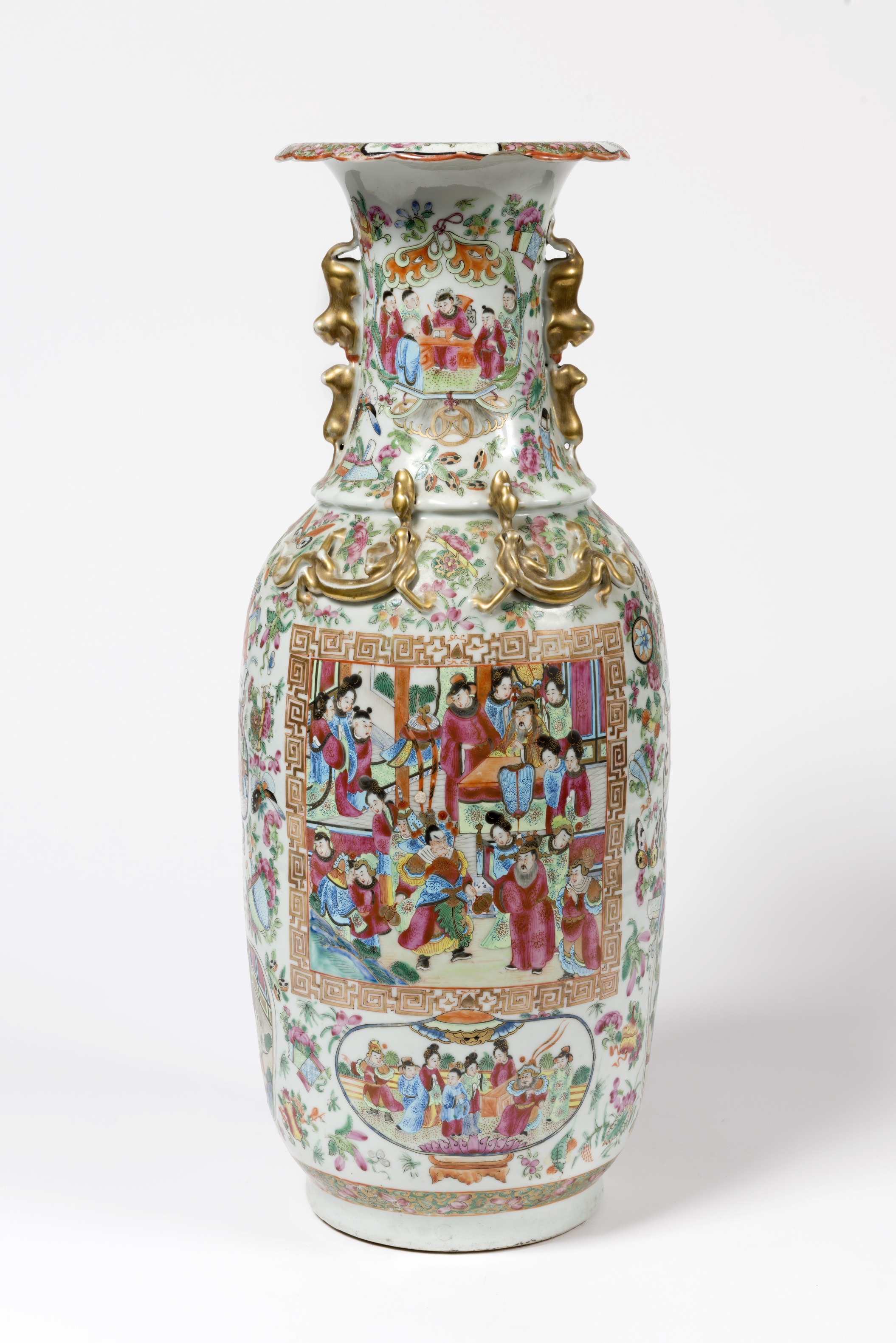 CHINE. Tr&#232;s grand vase en porcelaine de Canton, 19e si&#232;cle