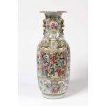 CHINE. Tr&#232;s grand vase en porcelaine de Canton, 19e si&#232;cle