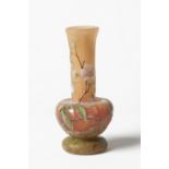 DAUM NANCY Vase en verre multicouche d&#233;gag&#233; &#224; l'acide, circa 1905