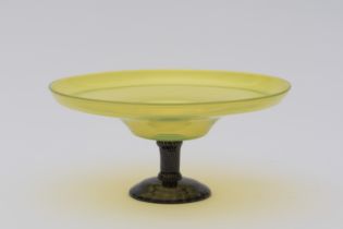 CHARLES SCHNEIDER (1881-1953) Coupe de la s&#233;rie dite 'bijou' en verre jasp&#233; brillant. ...