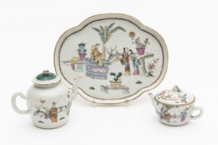 CHINE. Service &#224; th&#233; en porcelaine de la famille rose, circa 1900