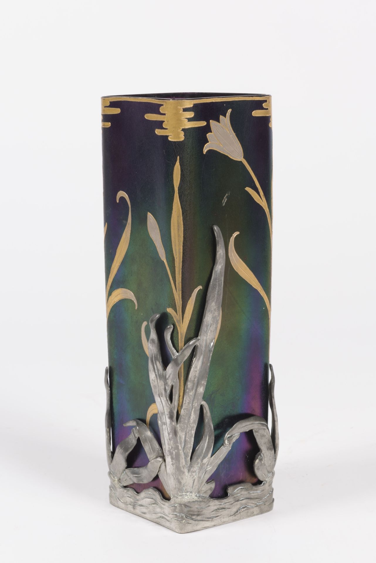 ATTRIBUE A JOHANN LOETZ (1880-1940) Vase en p&#226;te de verre et monture en &#233;tain de Van H...