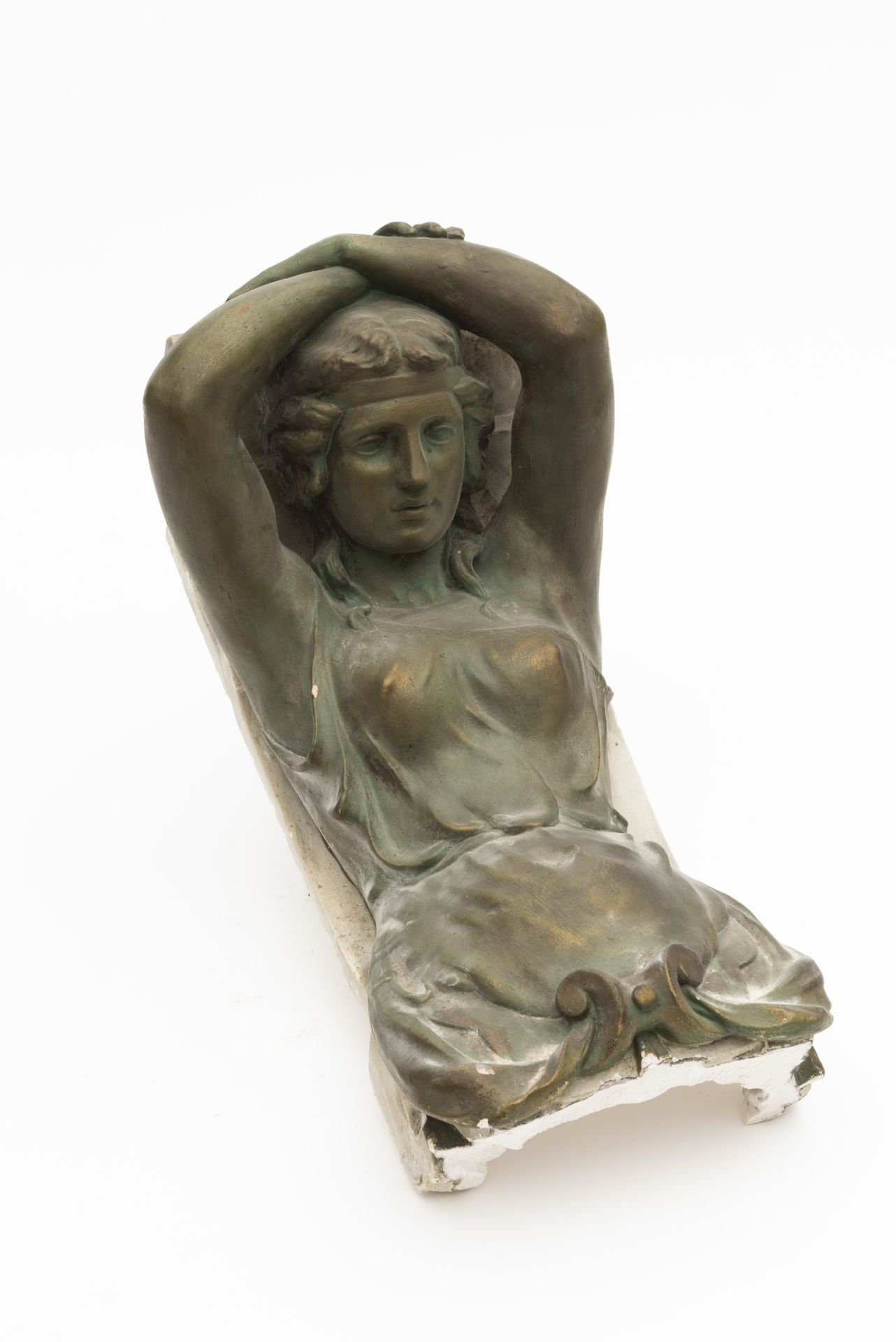 ELEMENT D'ARCHITECTURE Cariatide en pl&#226;tre sculpt&#233;