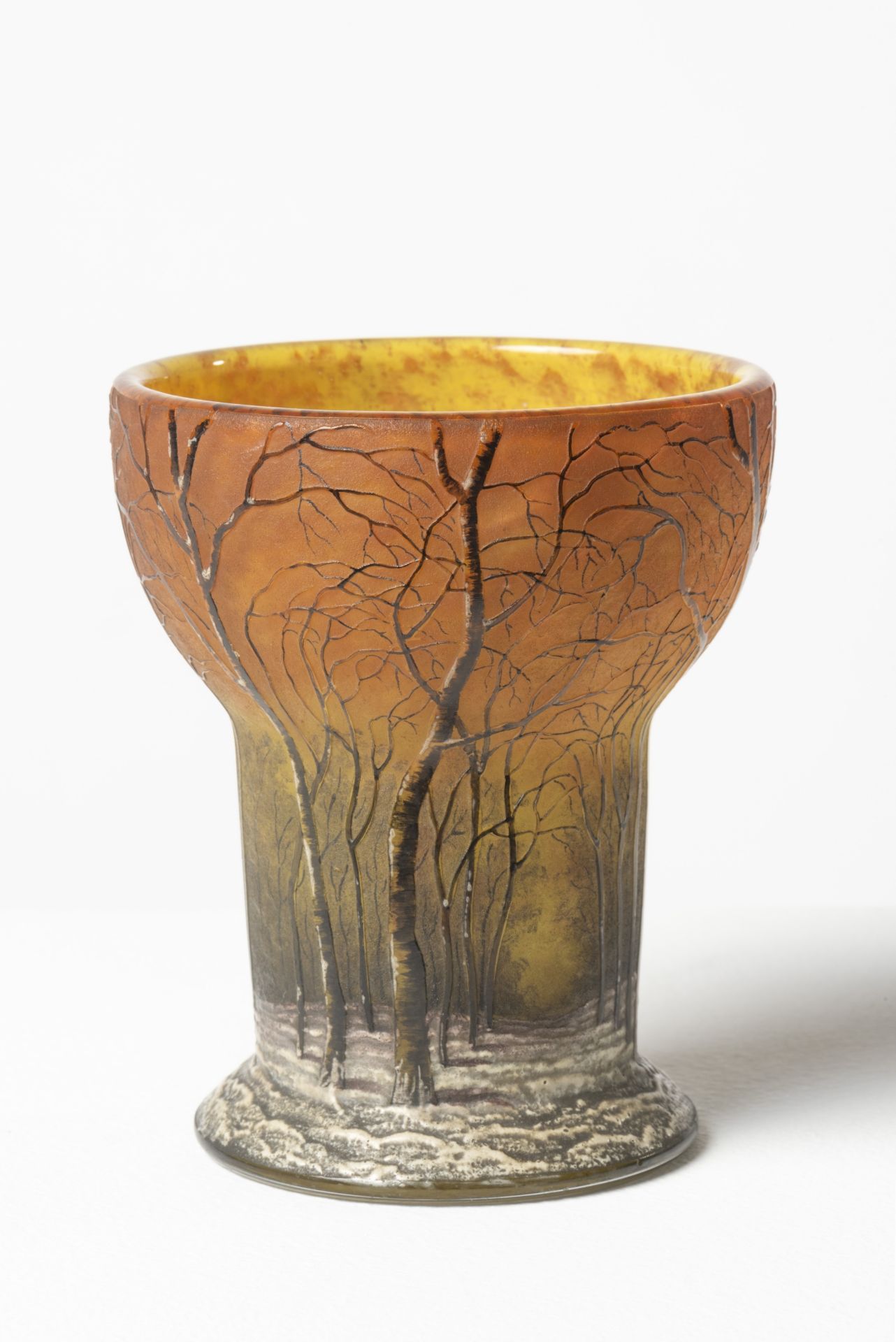 DAUM NANCY Vase en verre multicouche d&#233;gag&#233; &#224; l'acide, circa 1900