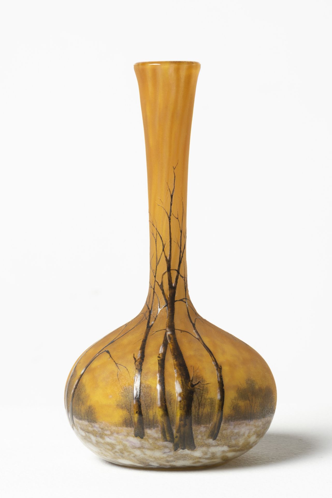 DAUM NANCY Vase en verre multicouche d&#233;gag&#233; &#224; l'acide, circa 1900