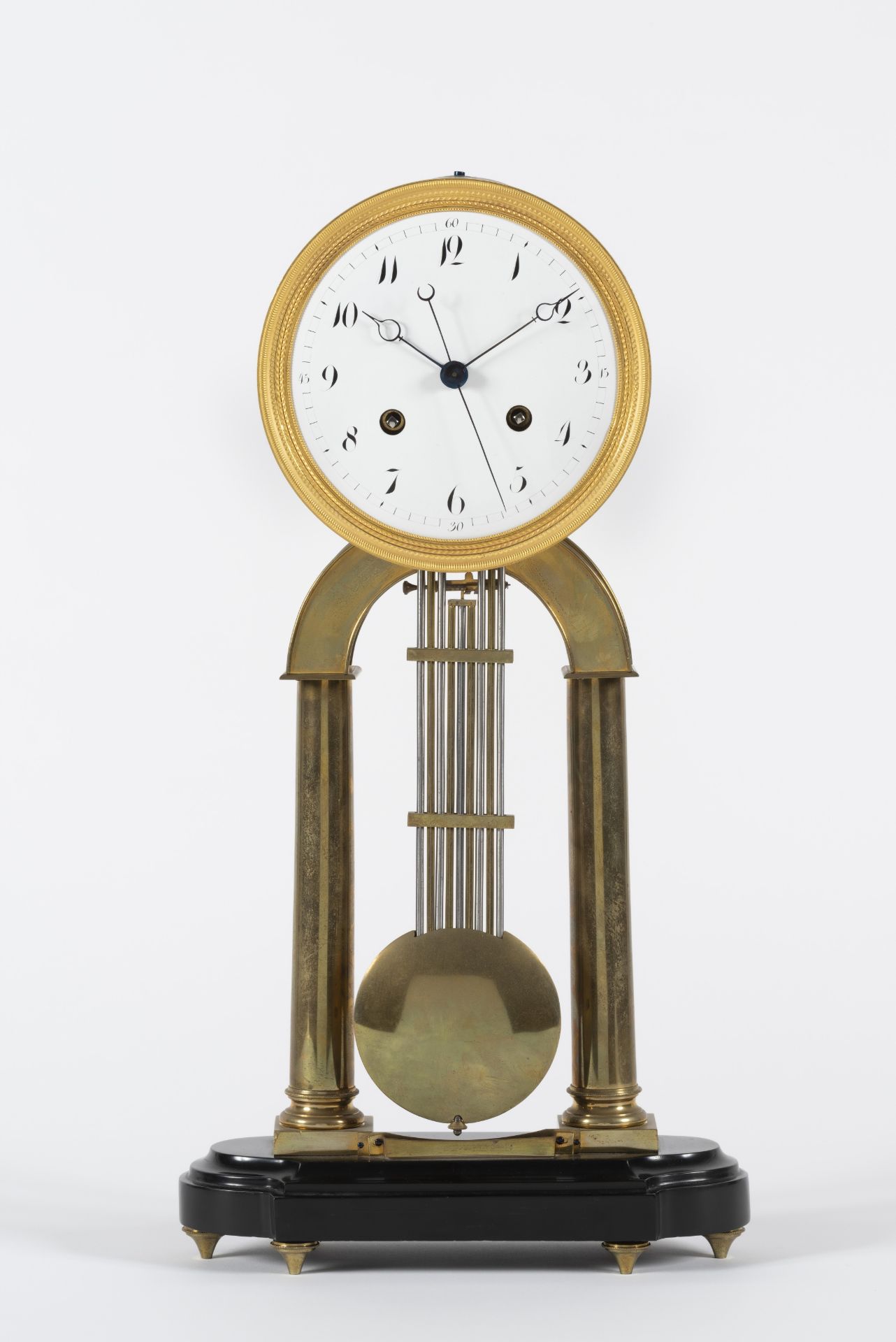 HUBERT SARTON (1748-1828), Pendule portique &#224; sonnerie des heures et demie en bronze et lai...