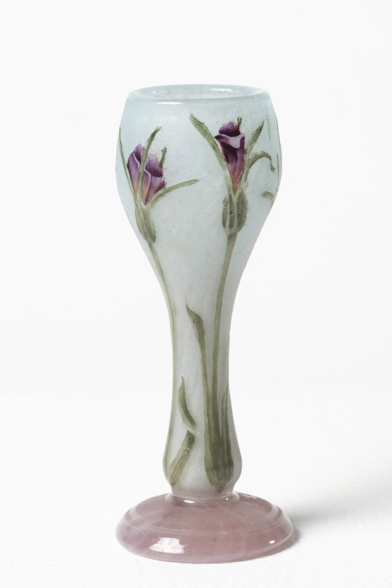 DAUM NANCY Petit vase en verre multicouche d&#233;gag&#233; &#224; l'acide, circa 1905