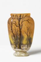 DAUM NANCY Vase en verre multicouche d&#233;gag&#233; &#224; l'acide, circa 1900