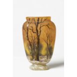 DAUM NANCY Vase en verre multicouche d&#233;gag&#233; &#224; l'acide, circa 1900