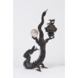 JAPON. Important br&#251;le-parfum formant un dragon en bronze. Meji, 19e si&#232;cle