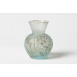 ATTRIBUE A DAUM Vase en verre multicouche d&#233;gag&#233; &#224; l'acide, circa 1905