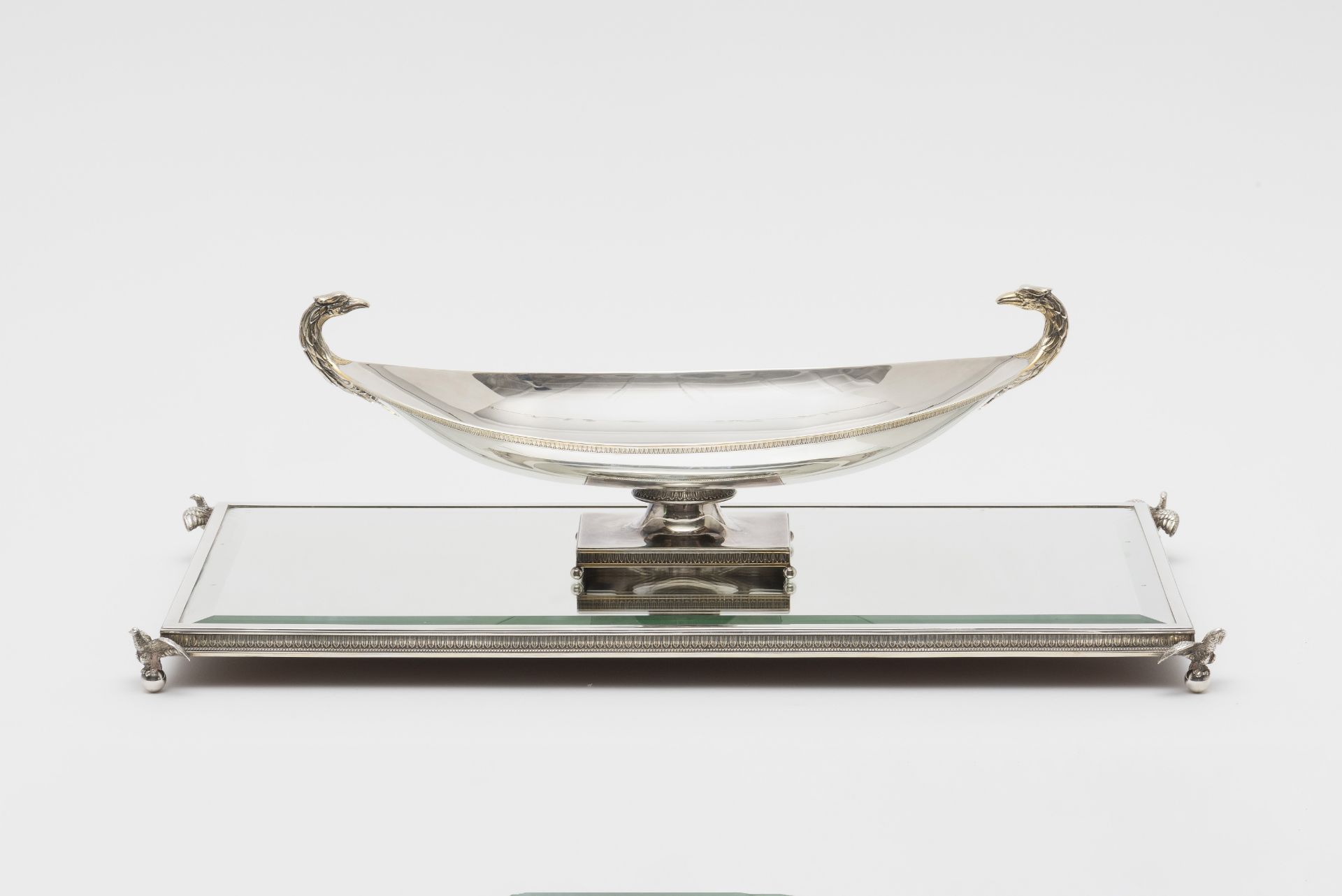 DELHEID FRERES. Plateau miroir en bronze argent&#233;