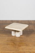 MARIO BELLINI (n&#233; en 1935). Table basse en travertin, circa 1970