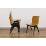 ROLAND RAINER (1910-2004) Suite de quatre chaises empilables en bois et contreplaqu&#233; cintr&...