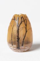 DAUM NANCY Vase miniature en verre multicouche d&#233;gag&#233; &#224; l'acide, circa 1900