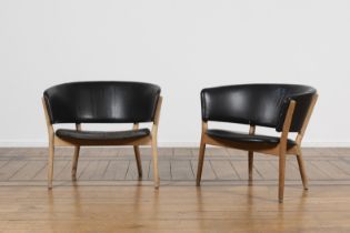NANNA DITZEL (1923-2005) Suite de deux fauteuils, mod&#232;le 83, en bois et cuir, circa 1960