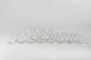 LALIQUE FRANCE Partie de service en cristal, mod&#232;le Arbois, cr&#233;&#233; en 1937