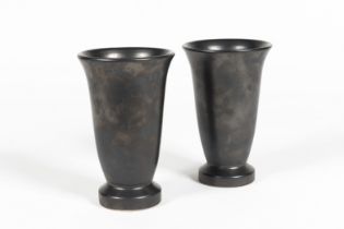 POL CHAMBOST (1906-1983) Paire de vases tulipe en c&#233;ramique &#233;maill&#233;e noire