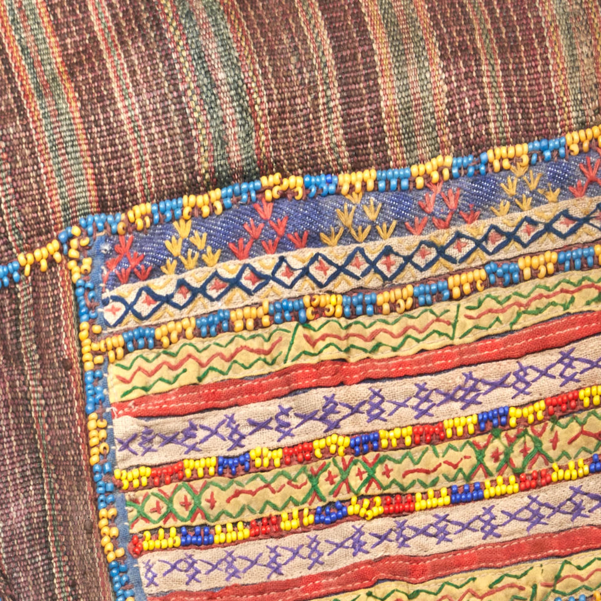 Man's Pants Bagobo, Mindanao, Philippines 26 in. x 23 in. - Bild 2 aus 3