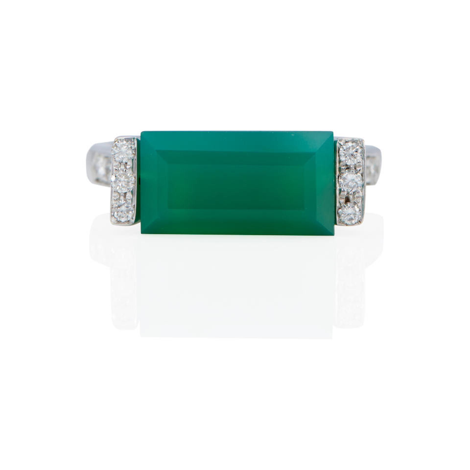 18K WHITE GOLD, DYED GREEN AGATE, AND DIAMOND RING